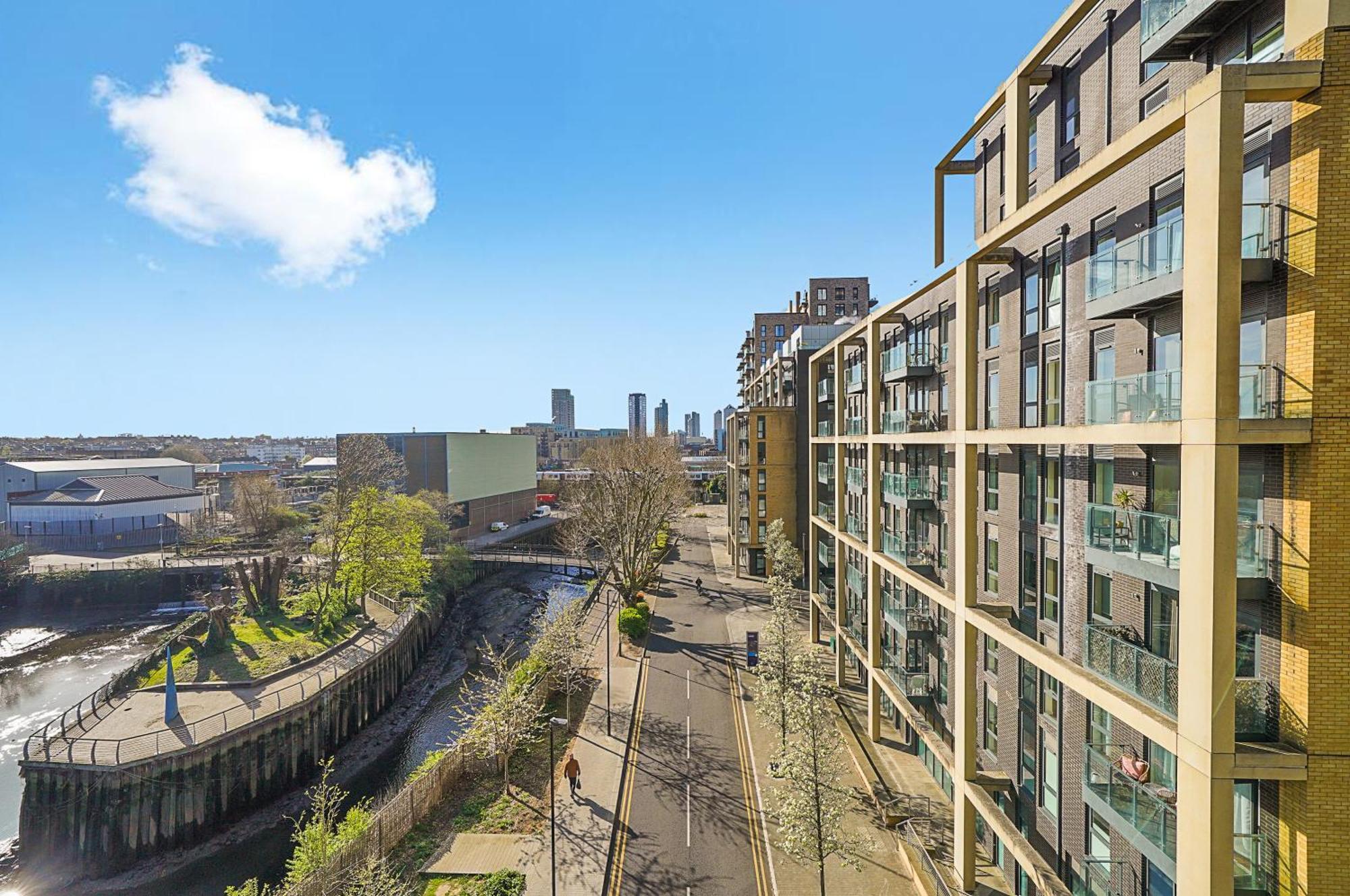 Appartement Stunning Flat With Large Balcony Overlooking River By Cto Serviced Londen