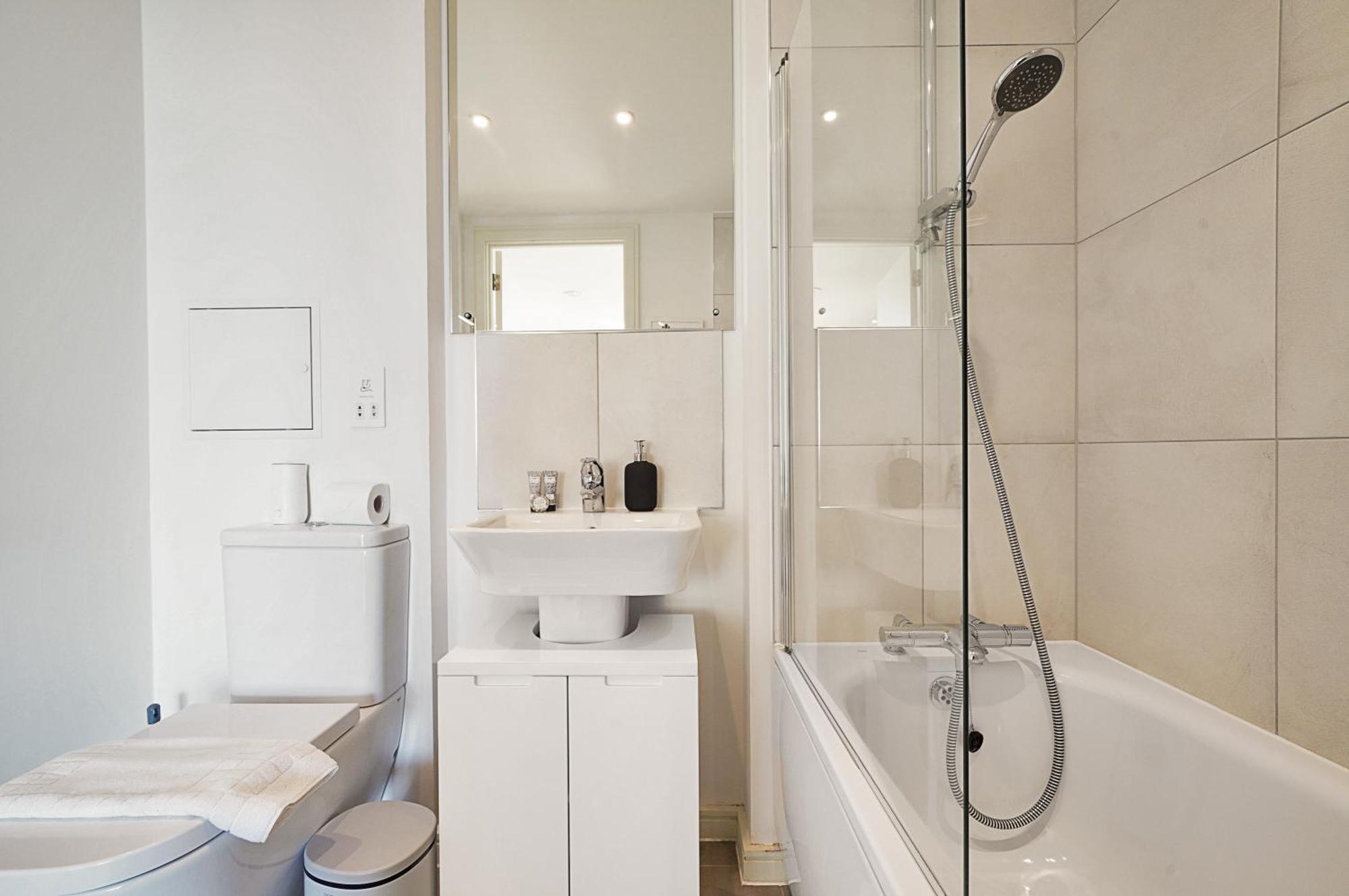 Appartement Stunning Flat With Large Balcony Overlooking River By Cto Serviced Londen